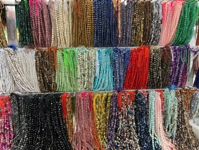 Perlas de pèiras preciosas per la fabricacion de joièls